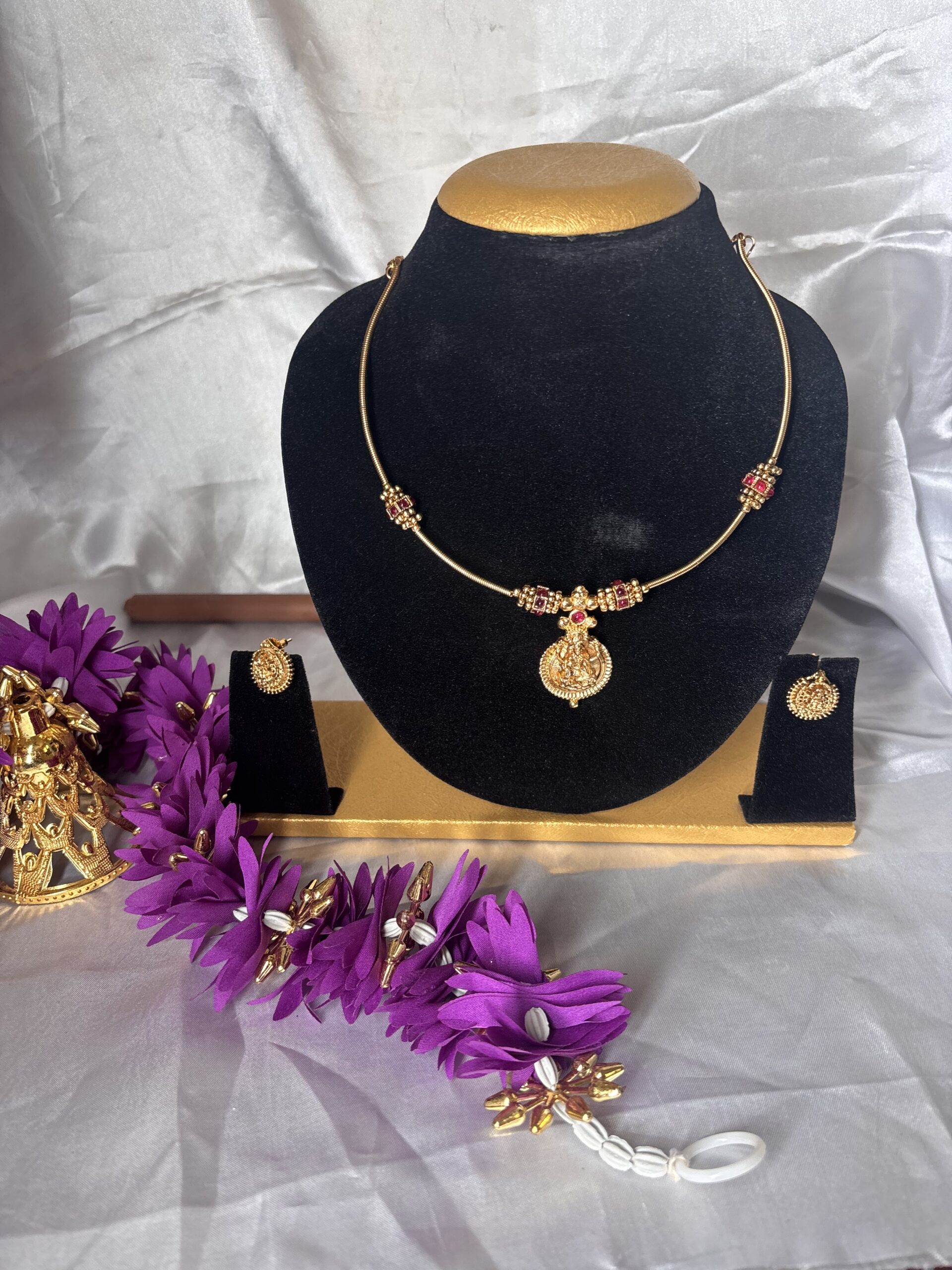 WIRE LAKSHMI PENDANT